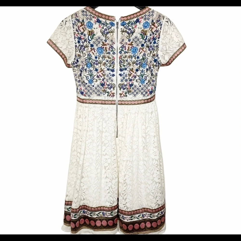 Alice + Olivia Asia Embroidered Babydoll Dress Women’s Size 2 - Picture 3 of 8